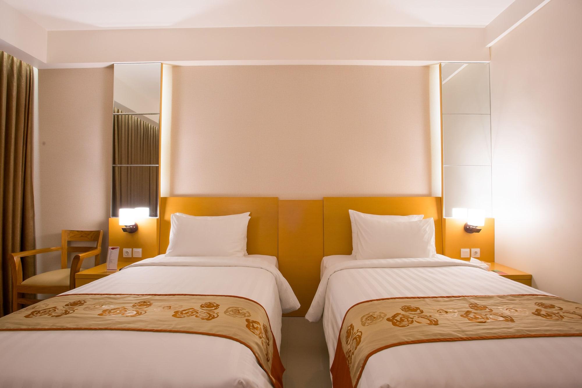 Golden Palace Hotel Lombok Mataram Esterno foto