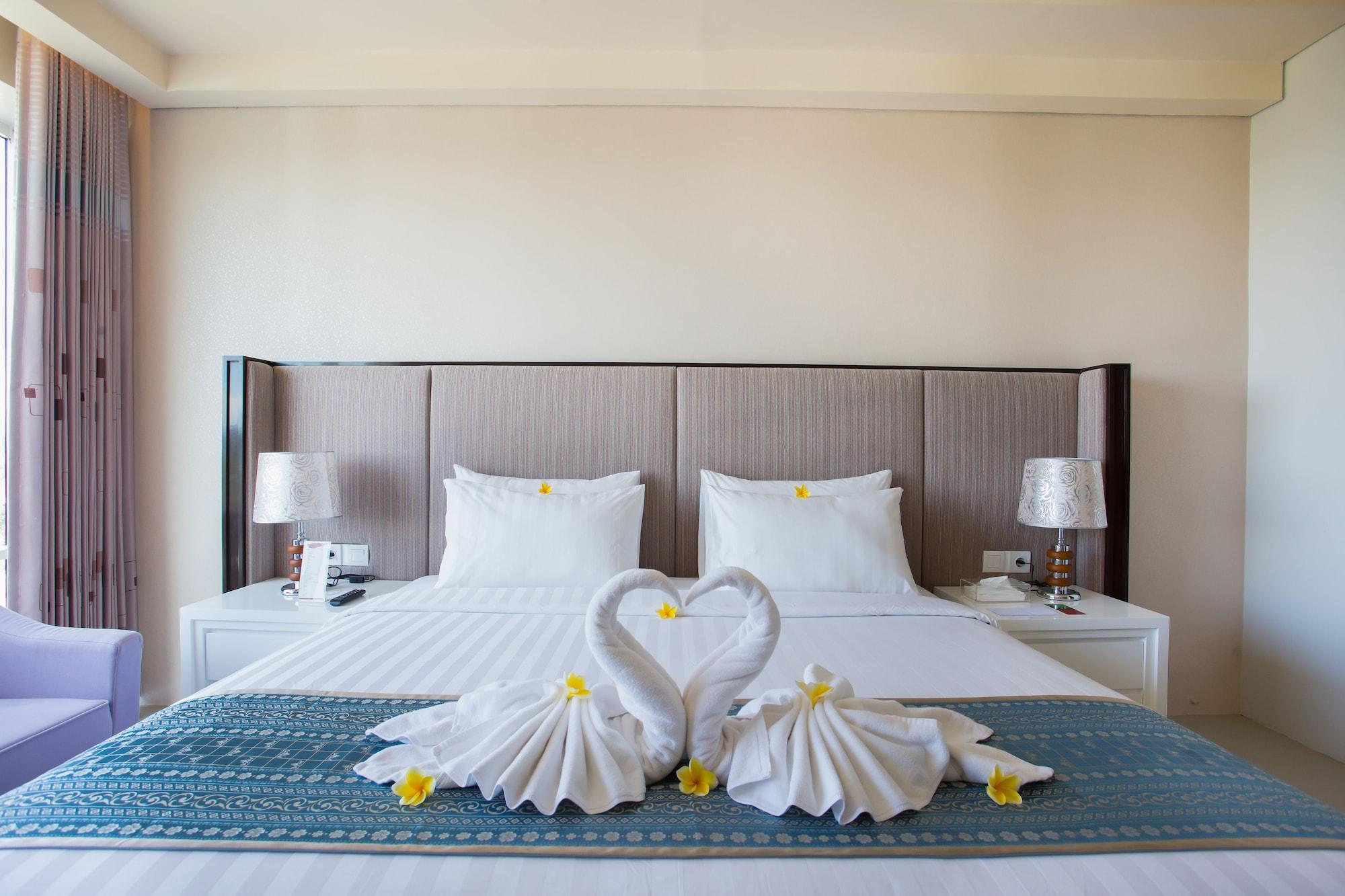 Golden Palace Hotel Lombok Mataram Esterno foto