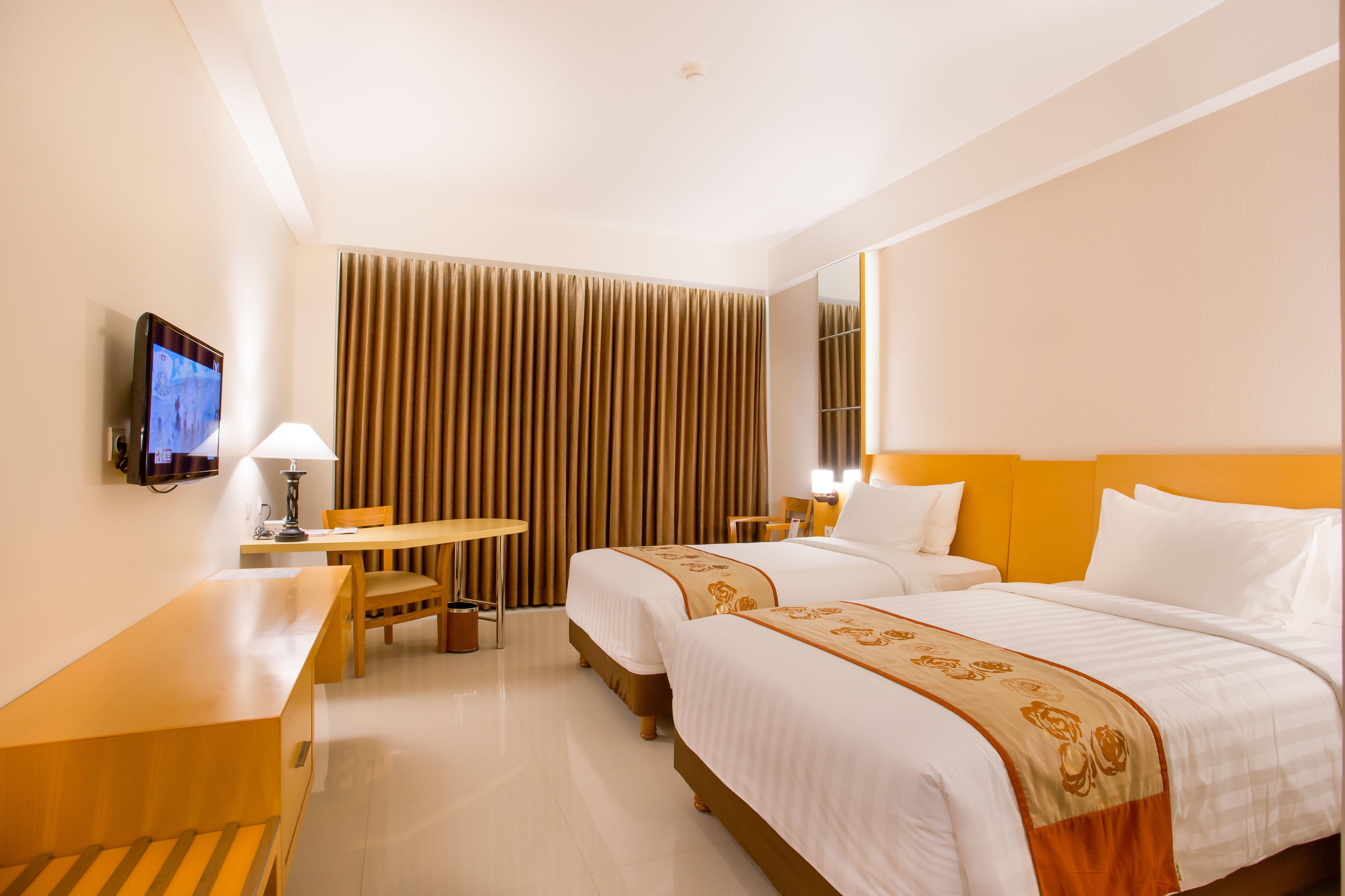 Golden Palace Hotel Lombok Mataram Esterno foto