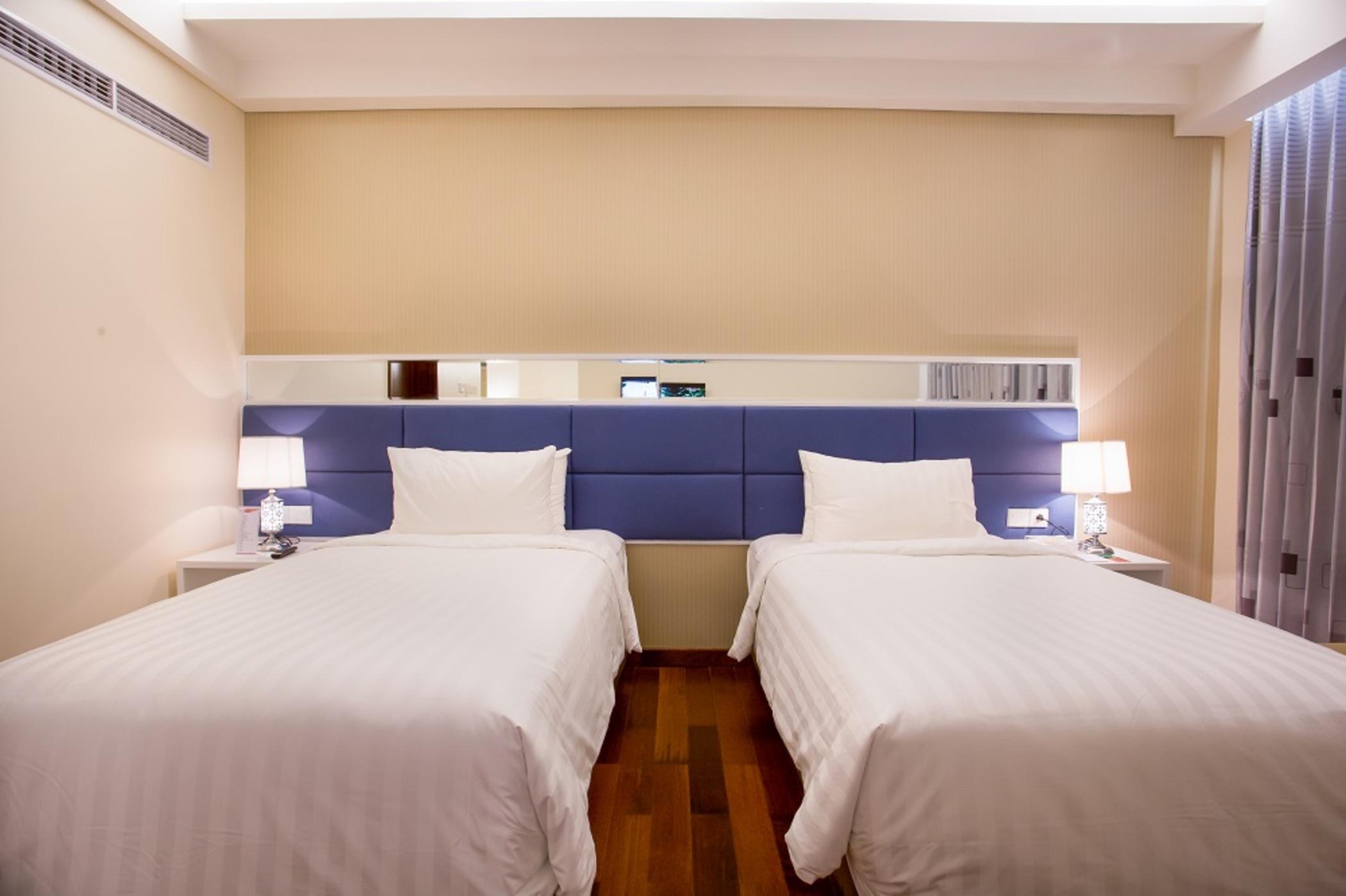 Golden Palace Hotel Lombok Mataram Esterno foto