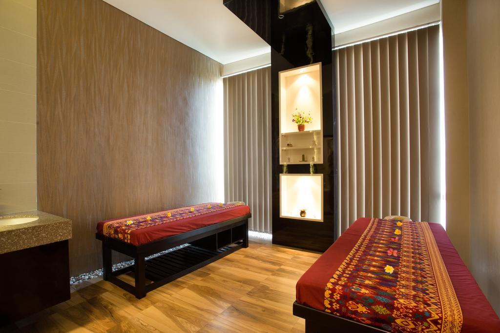 Golden Palace Hotel Lombok Mataram Esterno foto