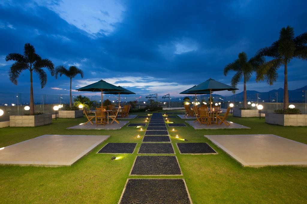 Golden Palace Hotel Lombok Mataram Esterno foto