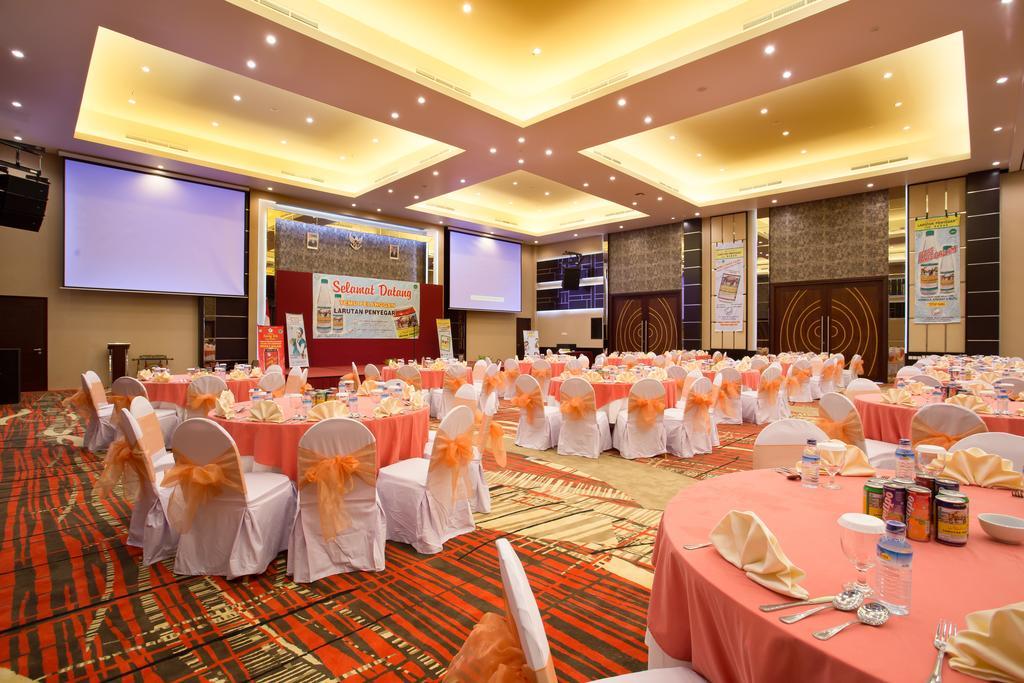 Golden Palace Hotel Lombok Mataram Esterno foto