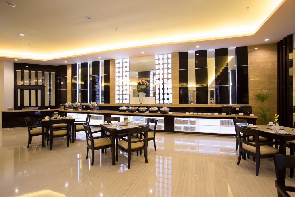 Golden Palace Hotel Lombok Mataram Esterno foto