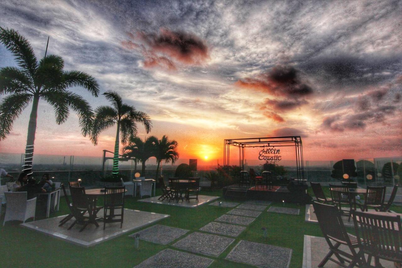 Golden Palace Hotel Lombok Mataram Esterno foto